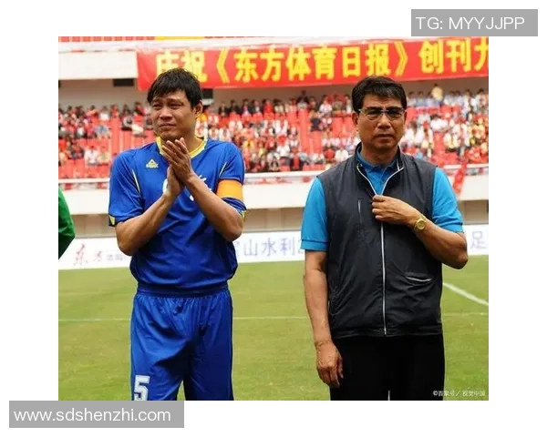 足球场上梦想起航，球星歌声激昂奋进