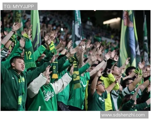 球迷热衷收藏足球球星纪念珍品展现独特情怀与激情